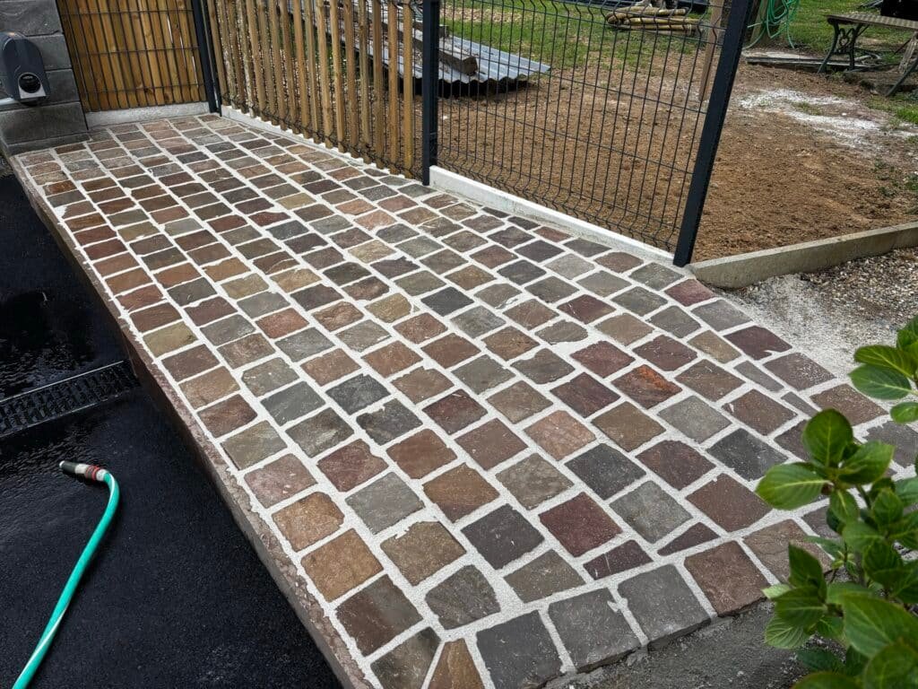 Pose de pavés en pierre à Rennes