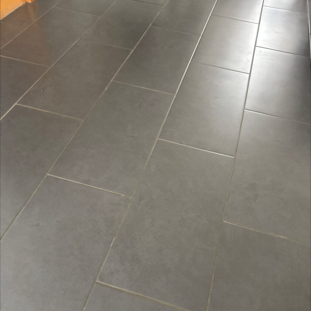 Pose de carrelage gris anthracite à Metz