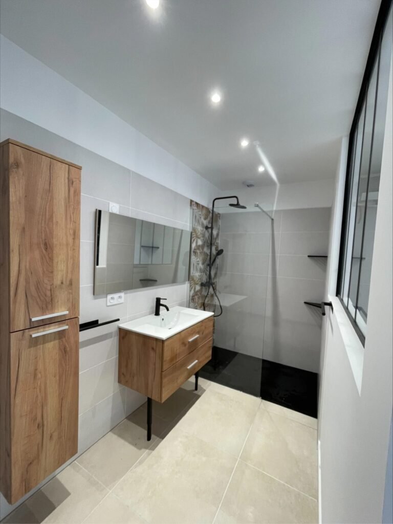 Rénovation de salle de bains moderne à Rouen