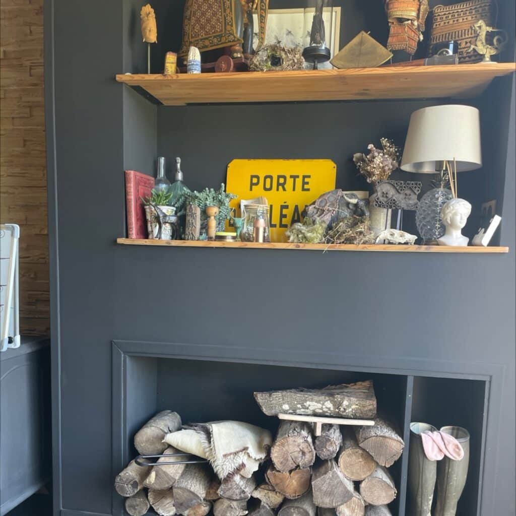 Installation de niche cheminée et étagères à Paris