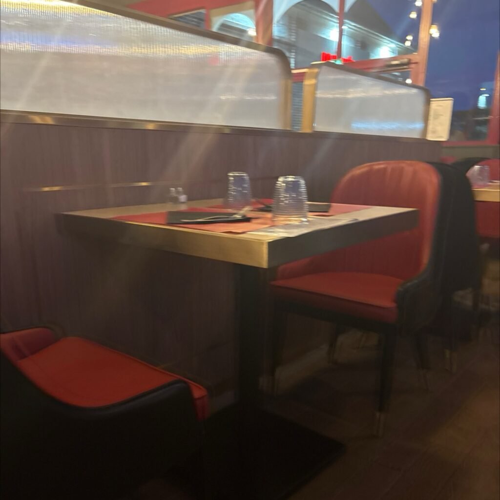 Banquette et cloison décorative à Amiens