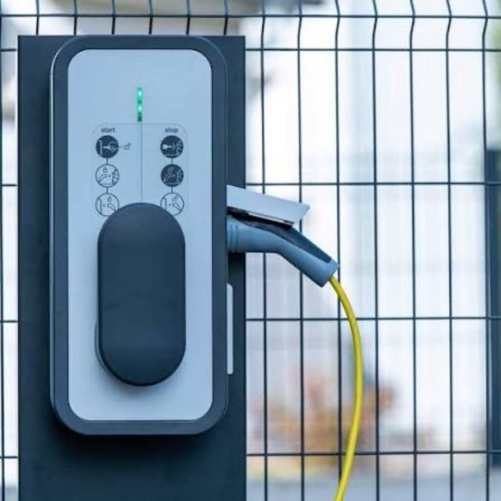 Installation borne de recharge extérieure à Paris