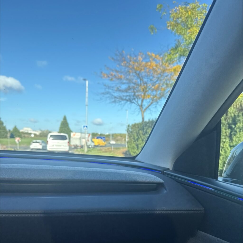 Intérieur de voiture en ville à Marseille
