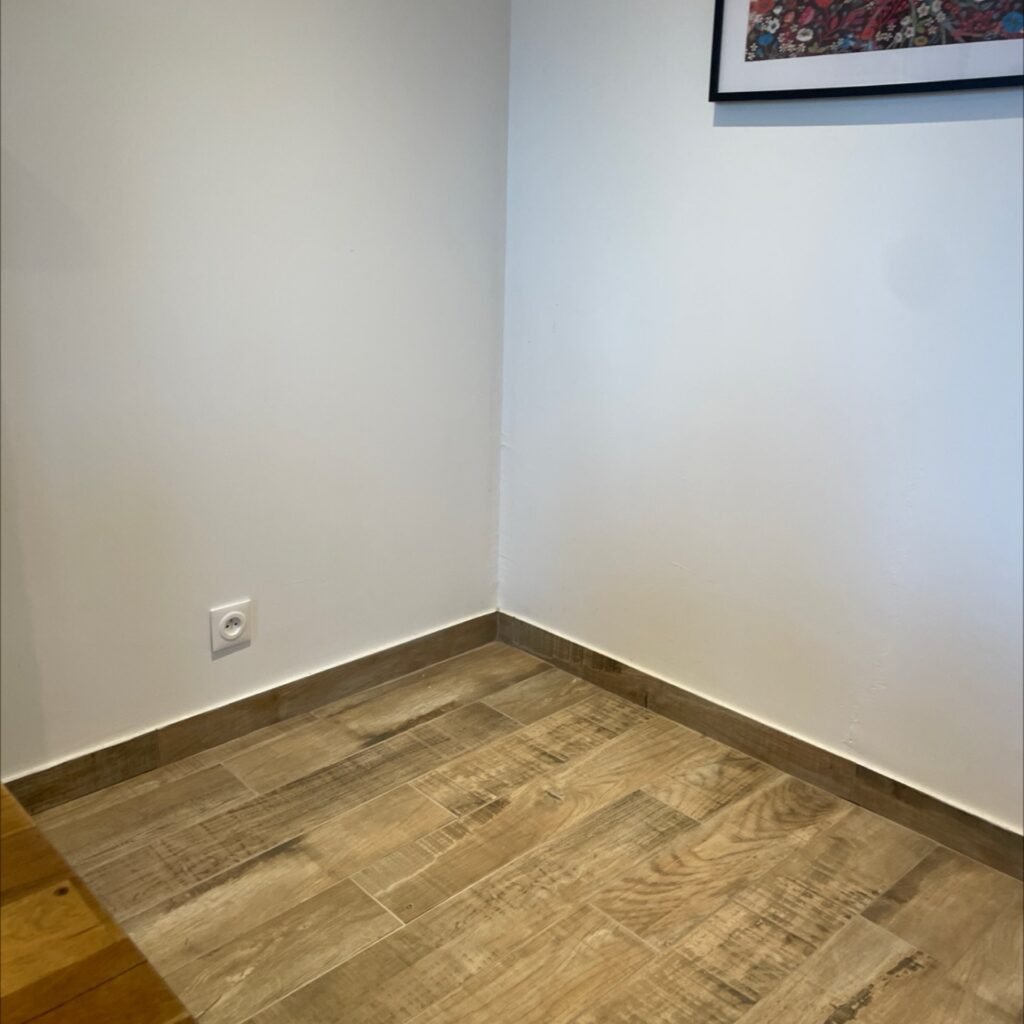 Rénovation de plinthes et murs à Paris