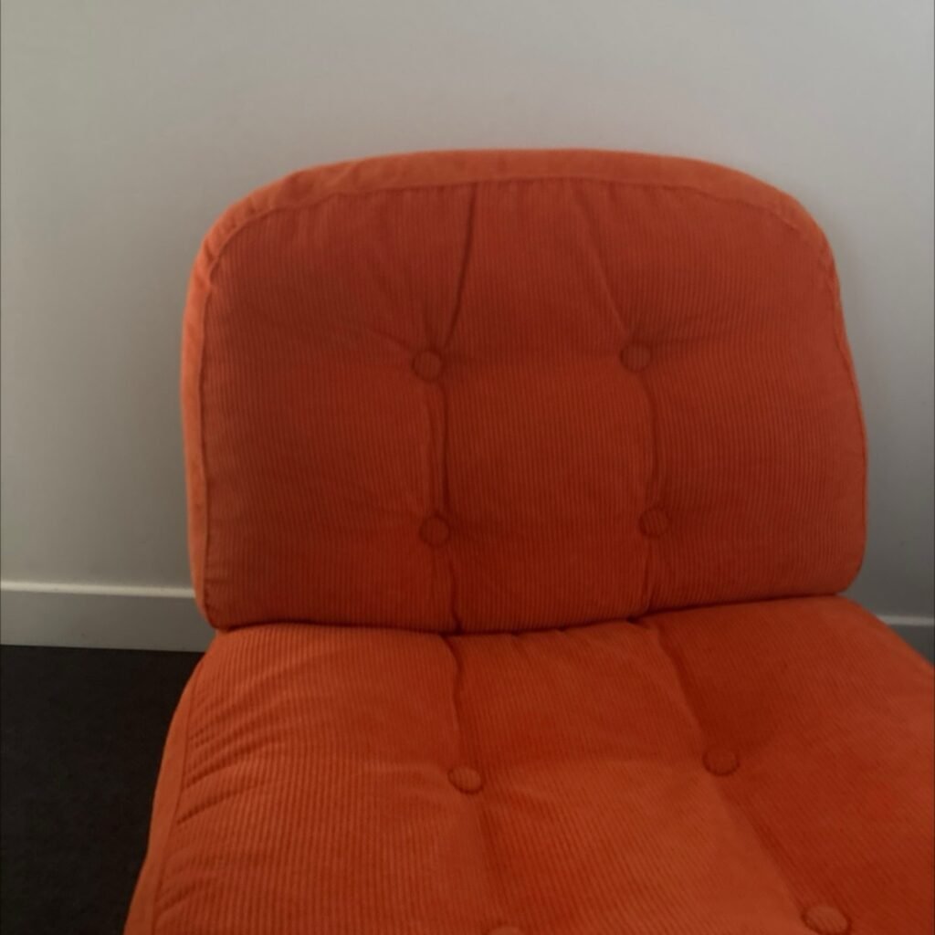 Rénovation de fauteuil orange à rouen